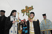 Griechisch-Orthodoxe Metropolie von Deutschland lädt ein: traditionelle Zeremonie der Gewässerweihung für die Isar an der Praterinsel 6.01.2009 (Foto: Martin Schmitz)